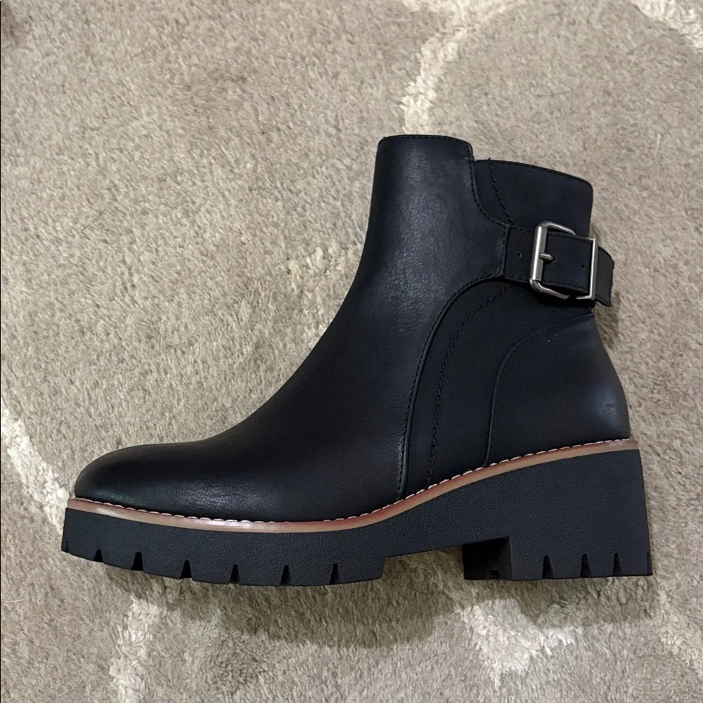 Aqua College Desiree Lug nubuck black ankle chunky boot Size 7